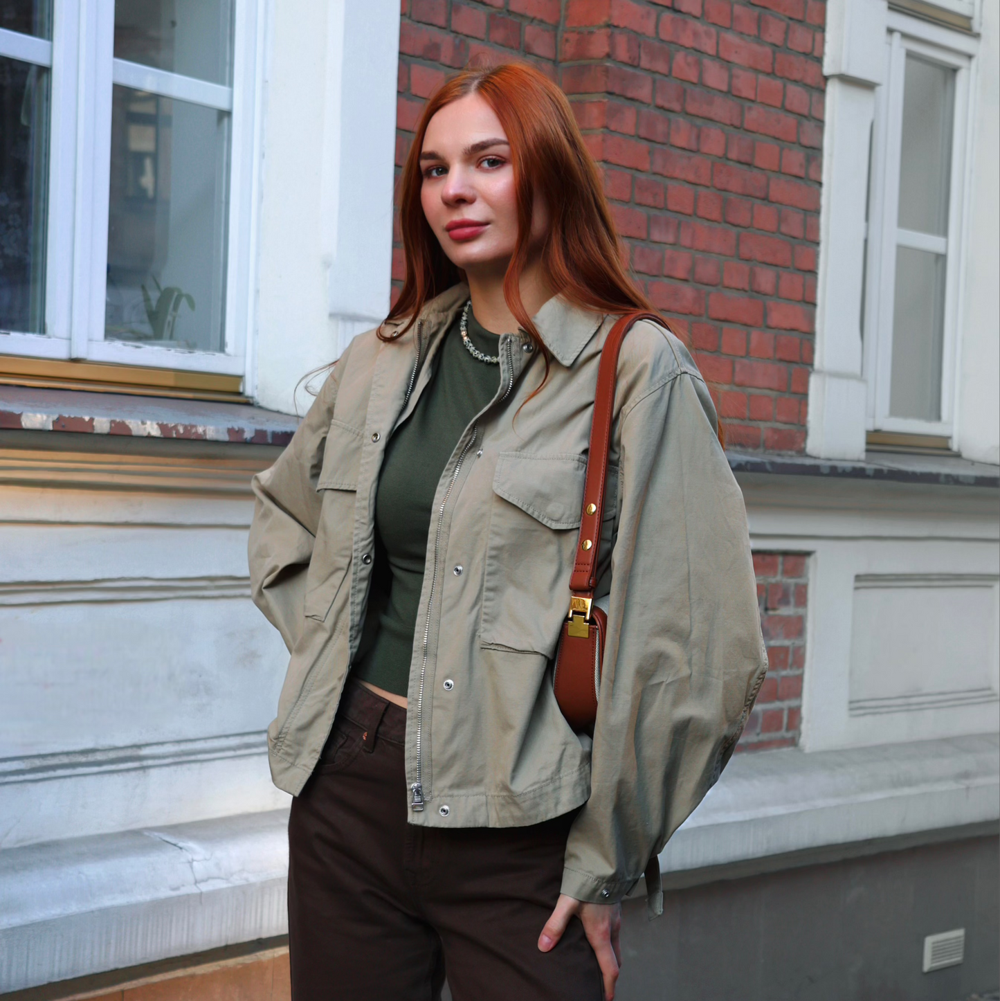 Naszyjnik z jaspisu dalmatyńskiego i pozłacanej lawy