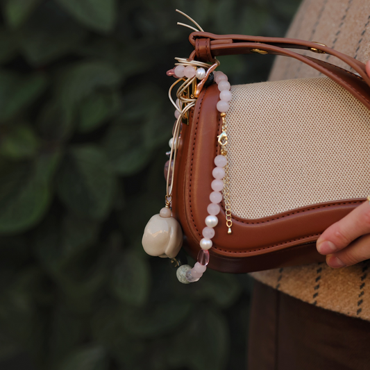 Wisiorek ceramiczny kwiat – beżowy pąk