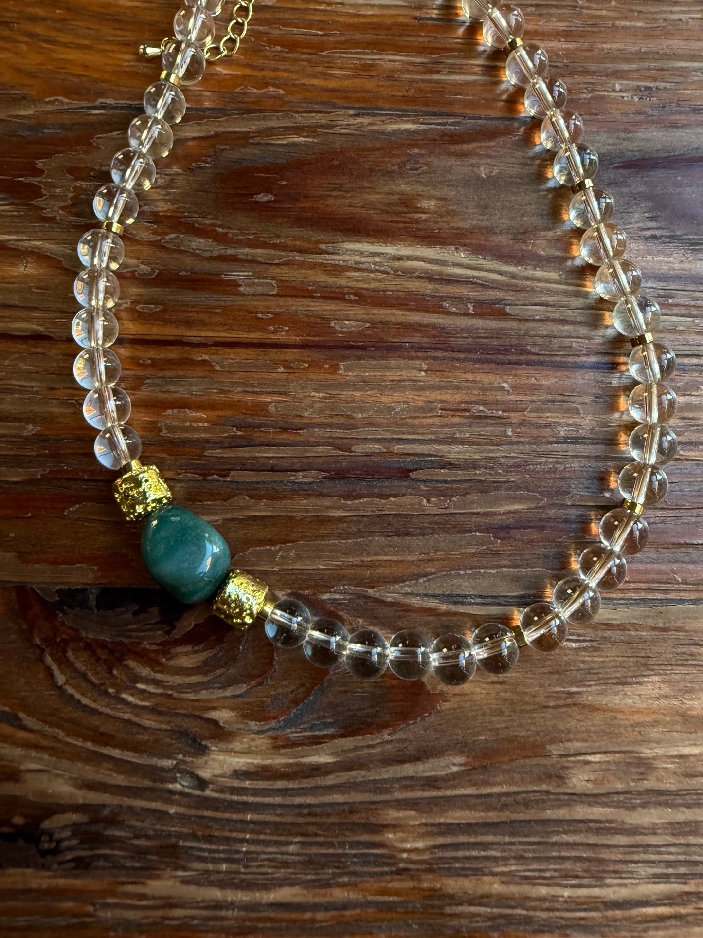 Naszyjnik z kryształu górskiego, jaspisu i pozłacanej lawy