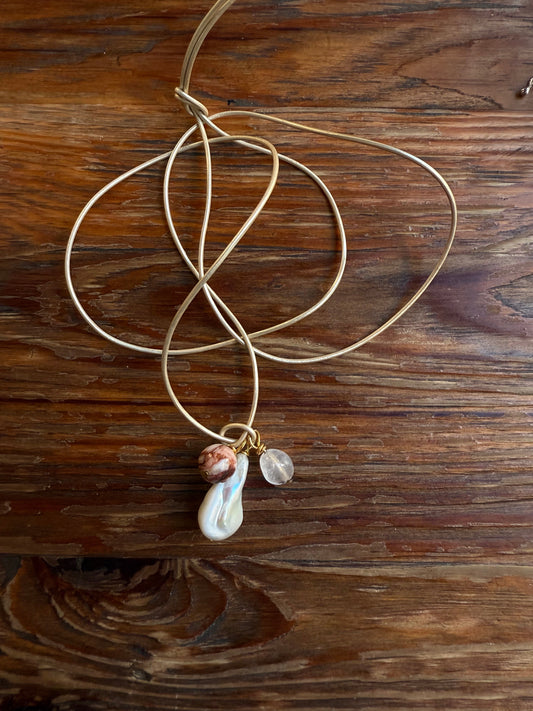 Naszyjnik z barokową perłą i mieszanką kamieni naturalnych