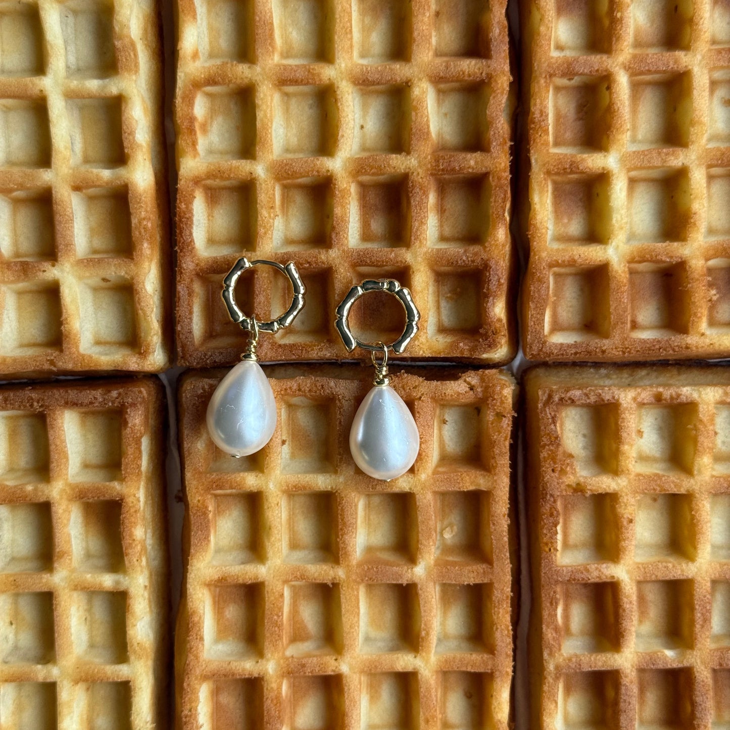 Kolczyki z perłami Shell Pearl i pozłacaną bazą