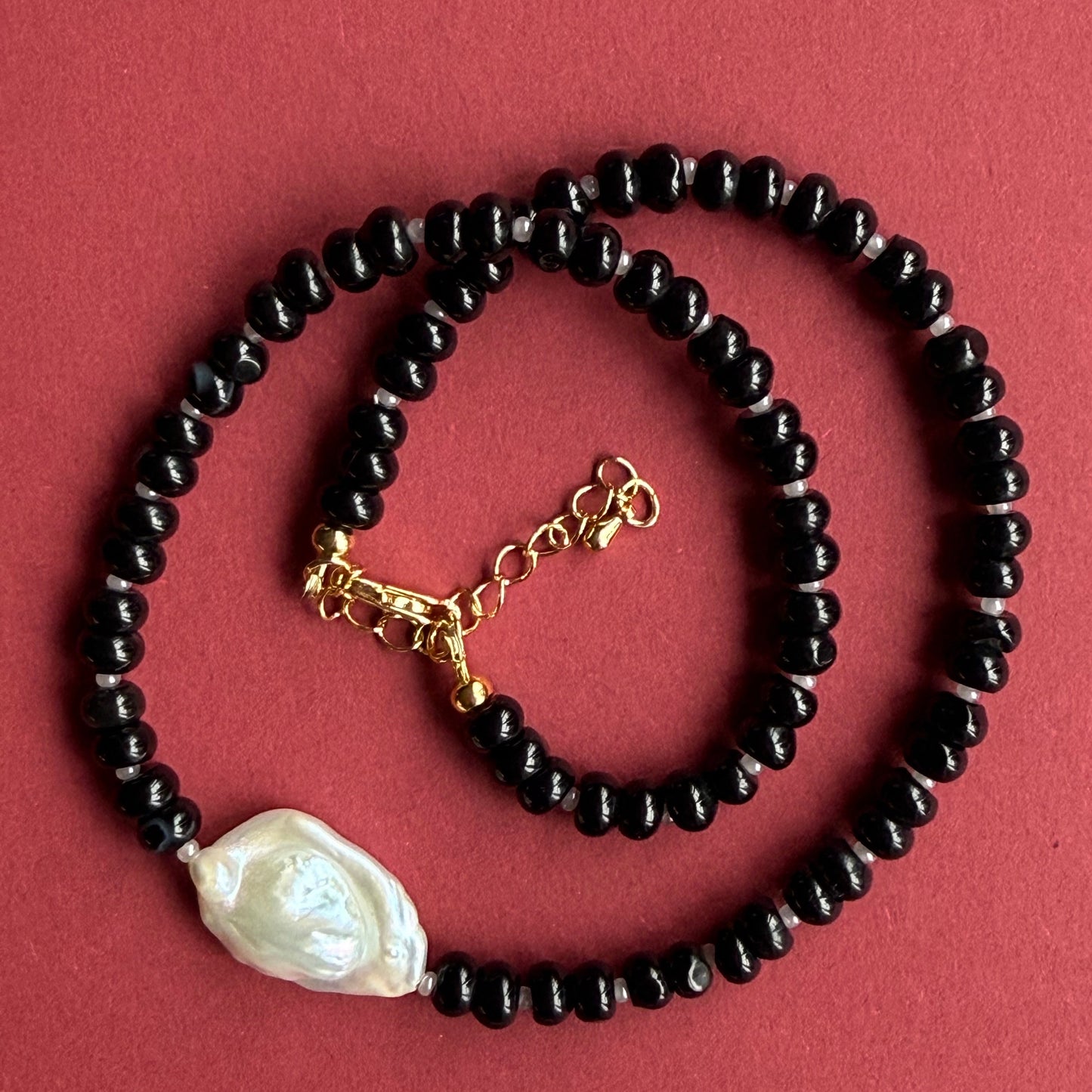 Naszyjnik z agatu, dużej perły barokowej i czeskiego koralika