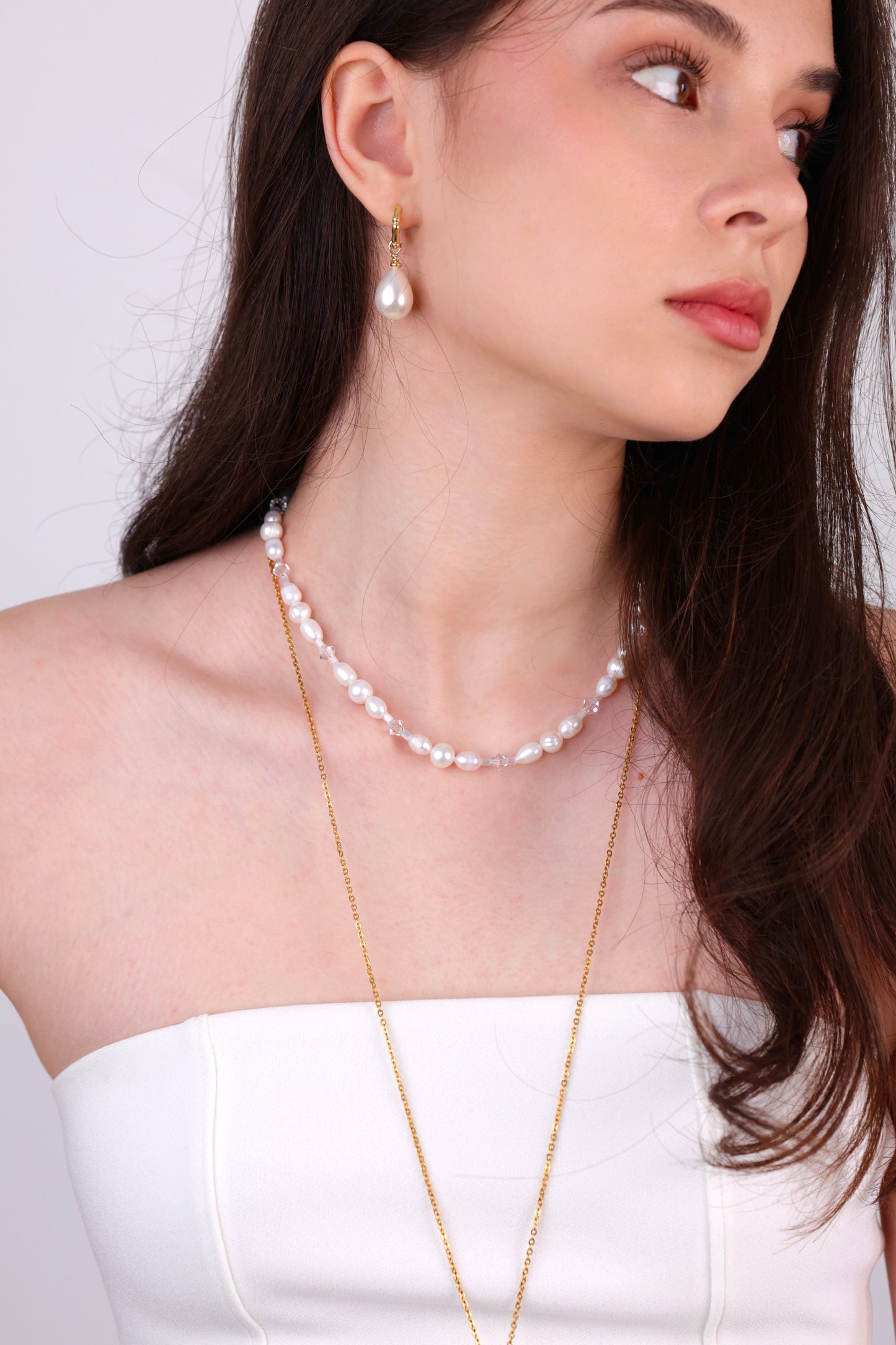 Kolczyki z perłami Shell Pearl i pozłacaną bazą