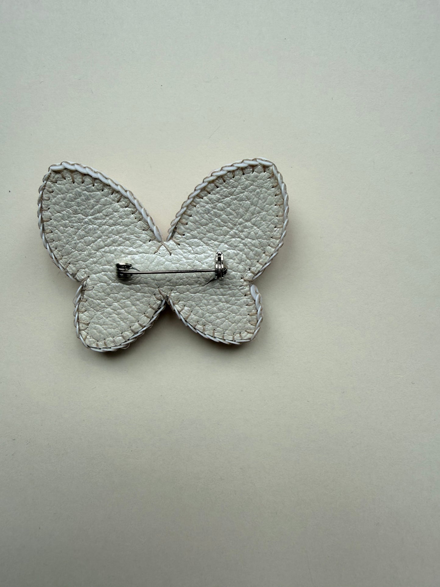 Broszka „Różowy Motyl”