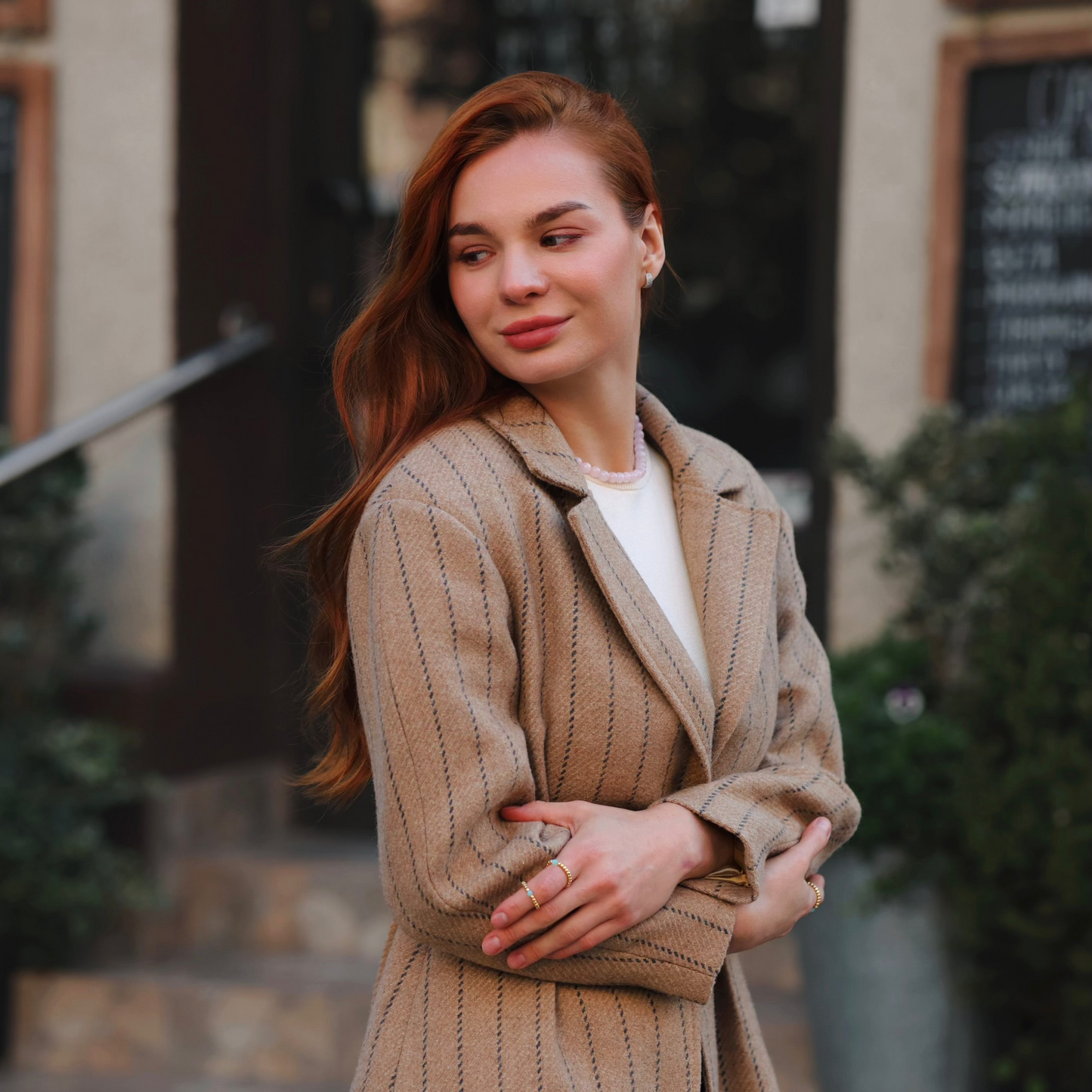 Naszyjnik z różowego kwarcu, jaspisu i pozłacanej stali