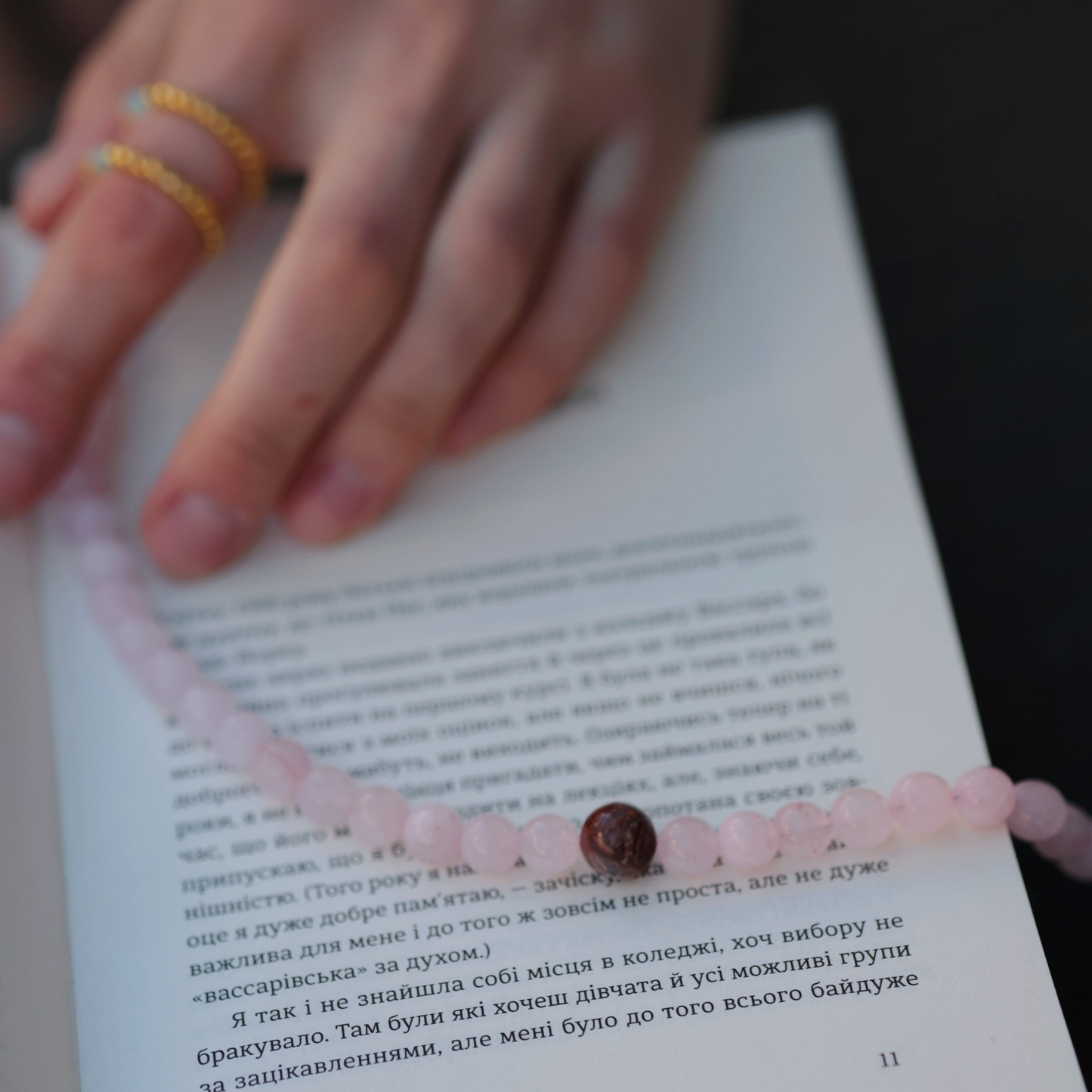 Naszyjnik z różowego kwarcu, jaspisu i pozłacanej stali