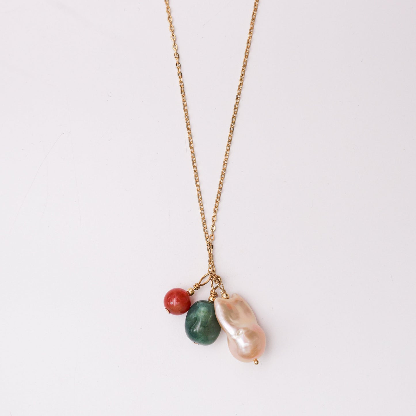 Naszyjnik z barokową perłą i mieszanką kamieni naturalnych