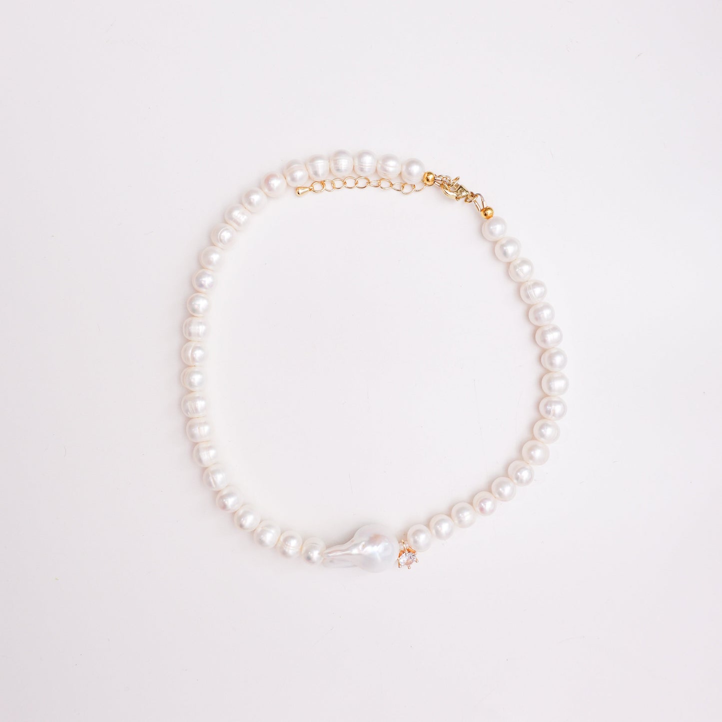 Naszyjnik z naturalnych pereł z perłą barokową