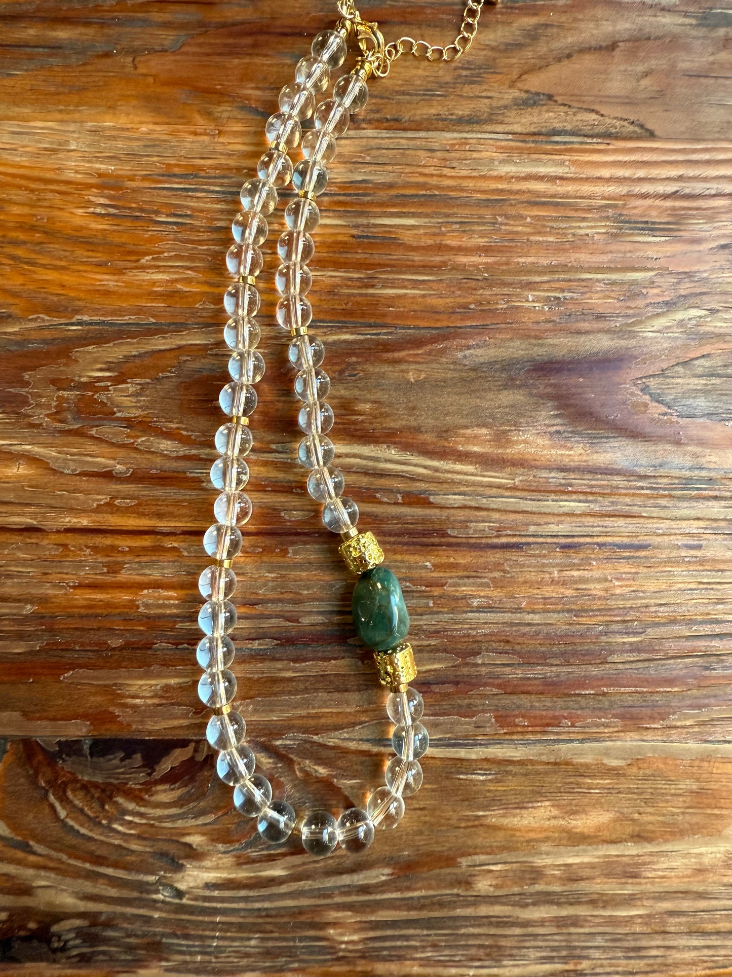 Naszyjnik z kryształu górskiego, jaspisu i pozłacanej lawy