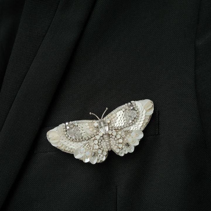 Broszka „Motyl” w stylu vintage – ręcznie haftowana